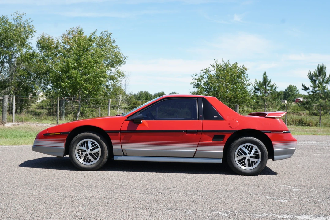1985 Pontiac Fiero GT - Image 6 of 31