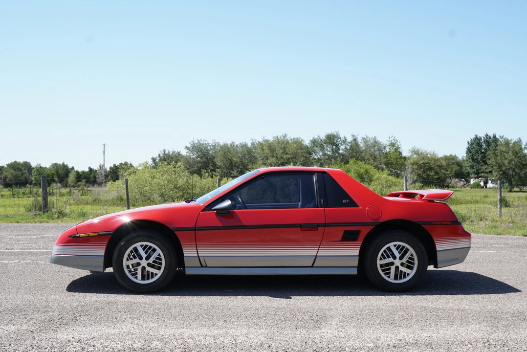 1985 Pontiac Fiero GT - Image 7 of 31
