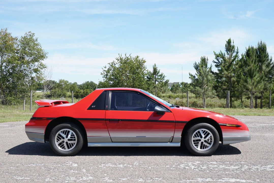 1985 Pontiac Fiero GT - Image 14 of 31