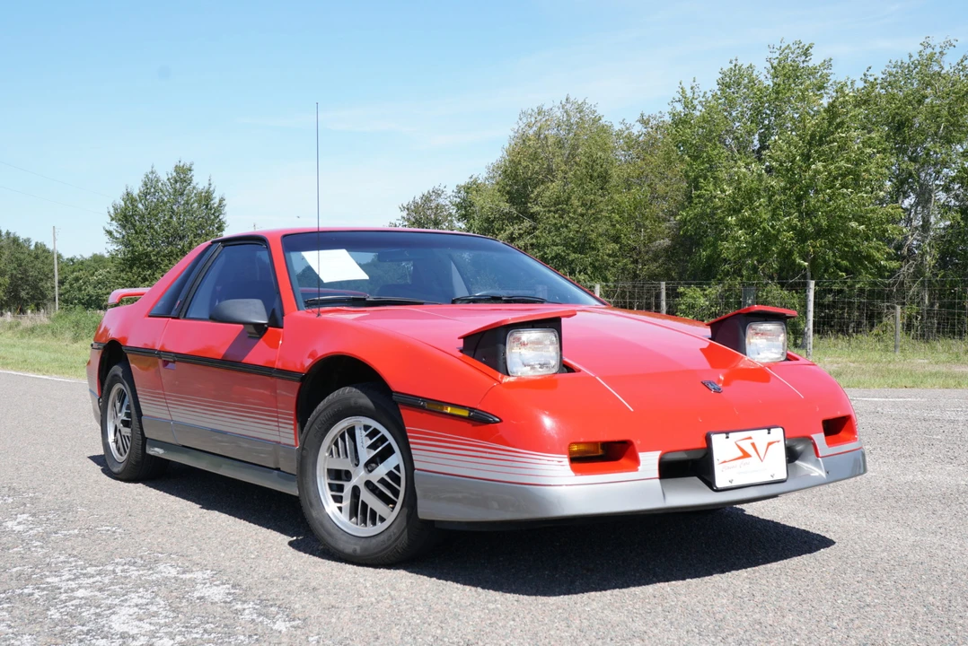 1985 Pontiac Fiero GT - Image 17 of 31