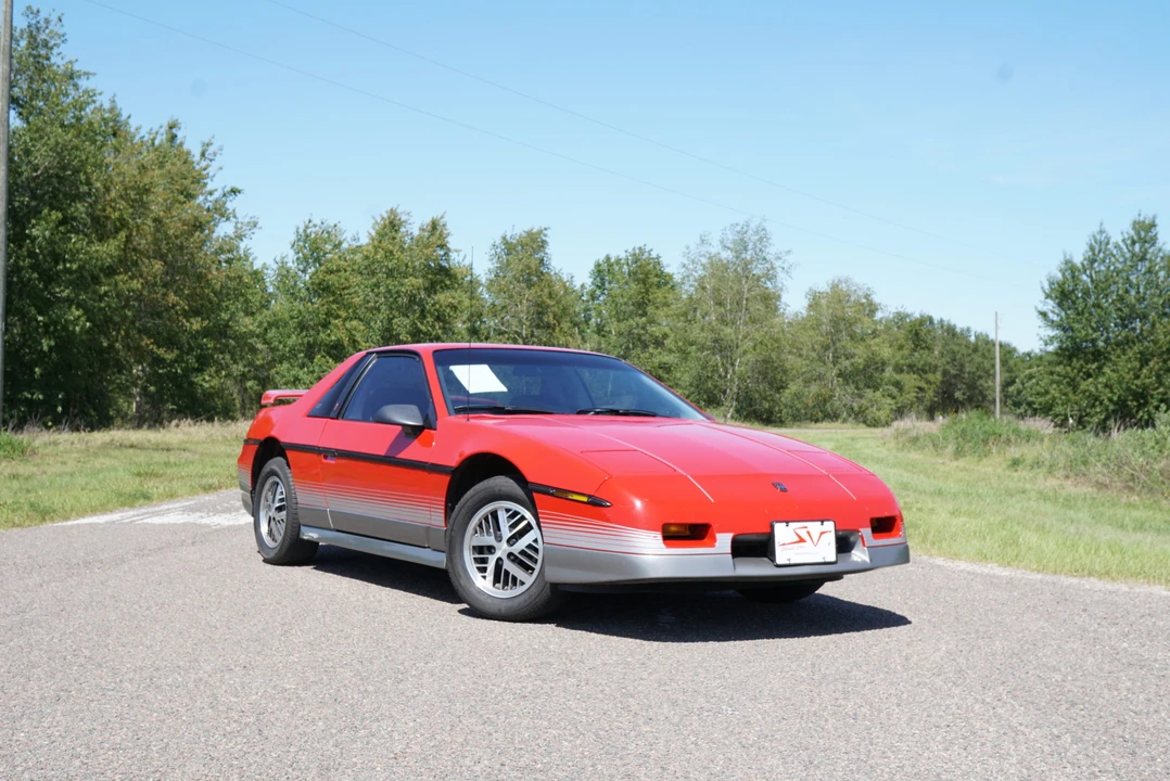 1985 Pontiac Fiero GT - Image 16 of 31