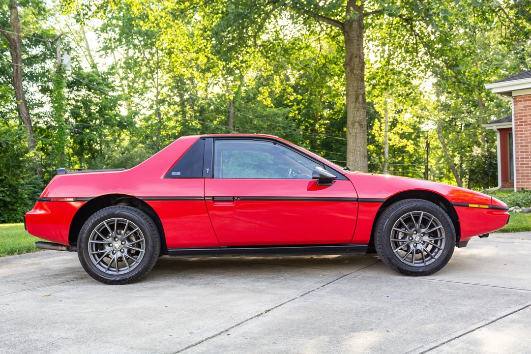 1985 Pontiac Fiero - Image 3 of 31
