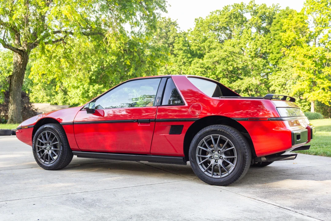 1985 Pontiac Fiero - Image 4 of 31