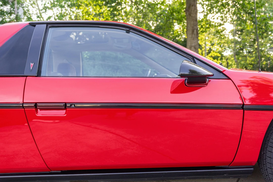 1985 Pontiac Fiero - Image 16 of 31