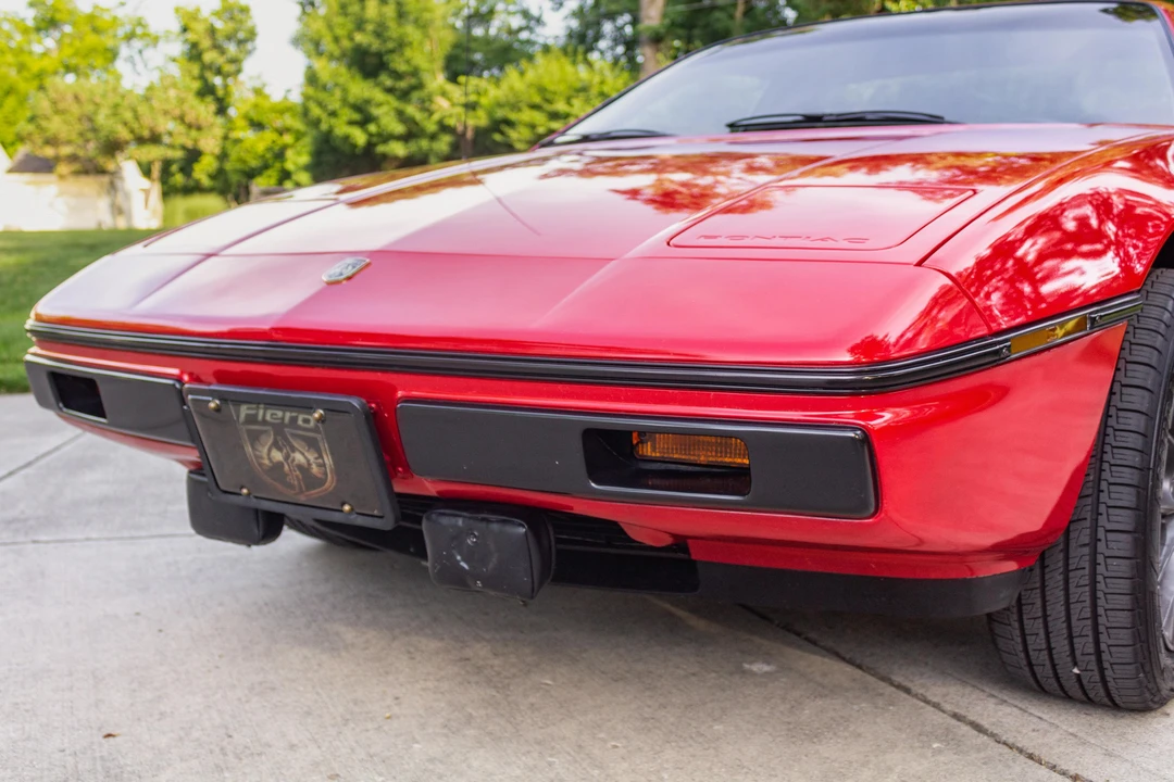 1985 Pontiac Fiero - Image 24 of 31