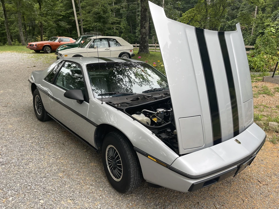 1985 Pontiac Fiero - Image 21 of 31