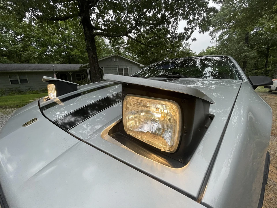 1985 Pontiac Fiero - Image 29 of 31