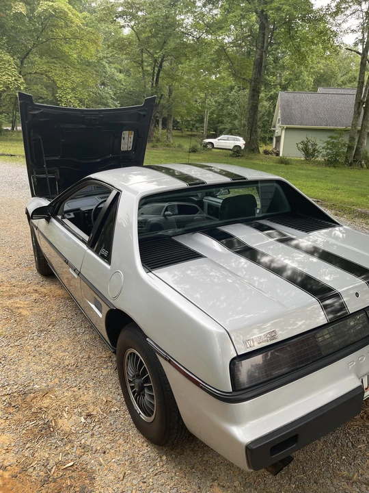 1985 Pontiac Fiero - Image 24 of 31
