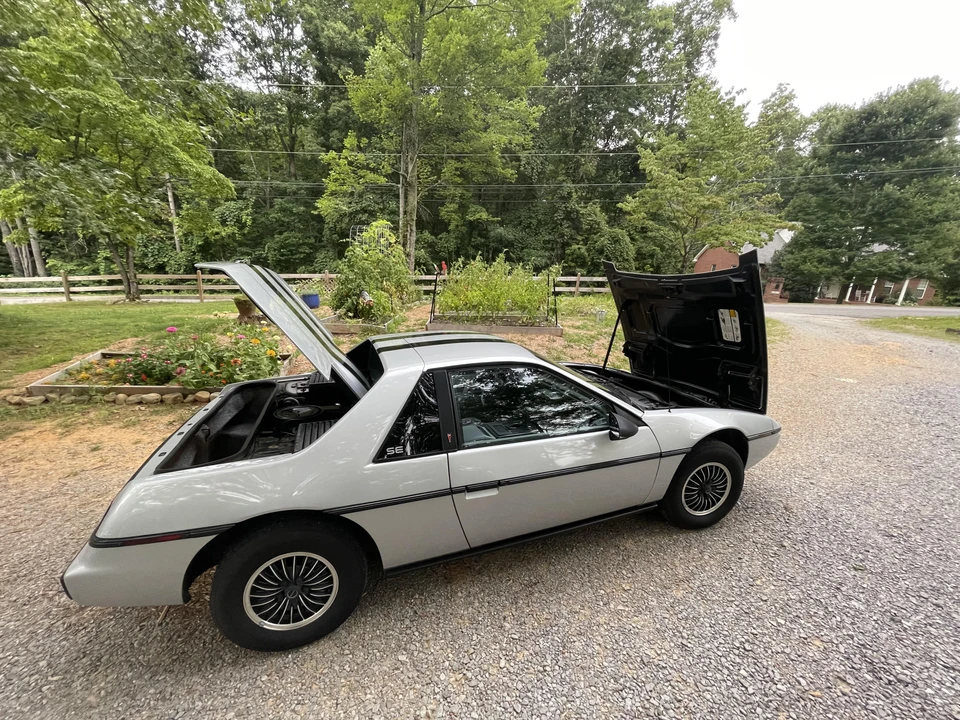 1985 Pontiac Fiero - Image 14 of 31