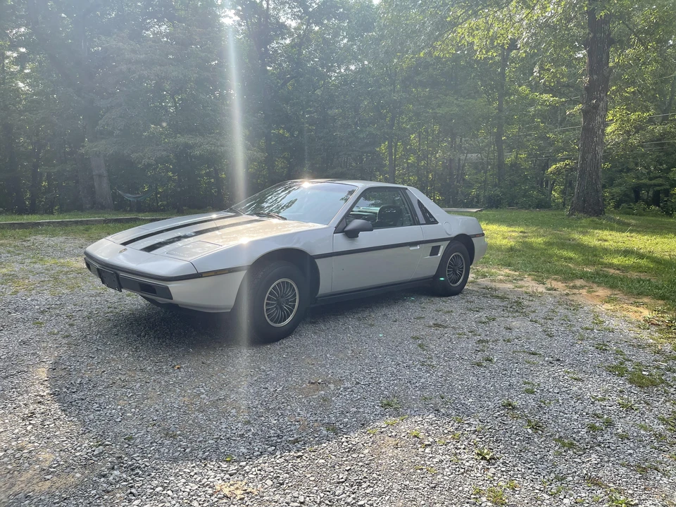 1985 Pontiac Fiero - Image 9 of 31