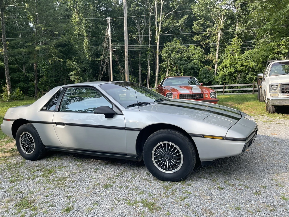 1985 Pontiac Fiero - Image 18 of 31