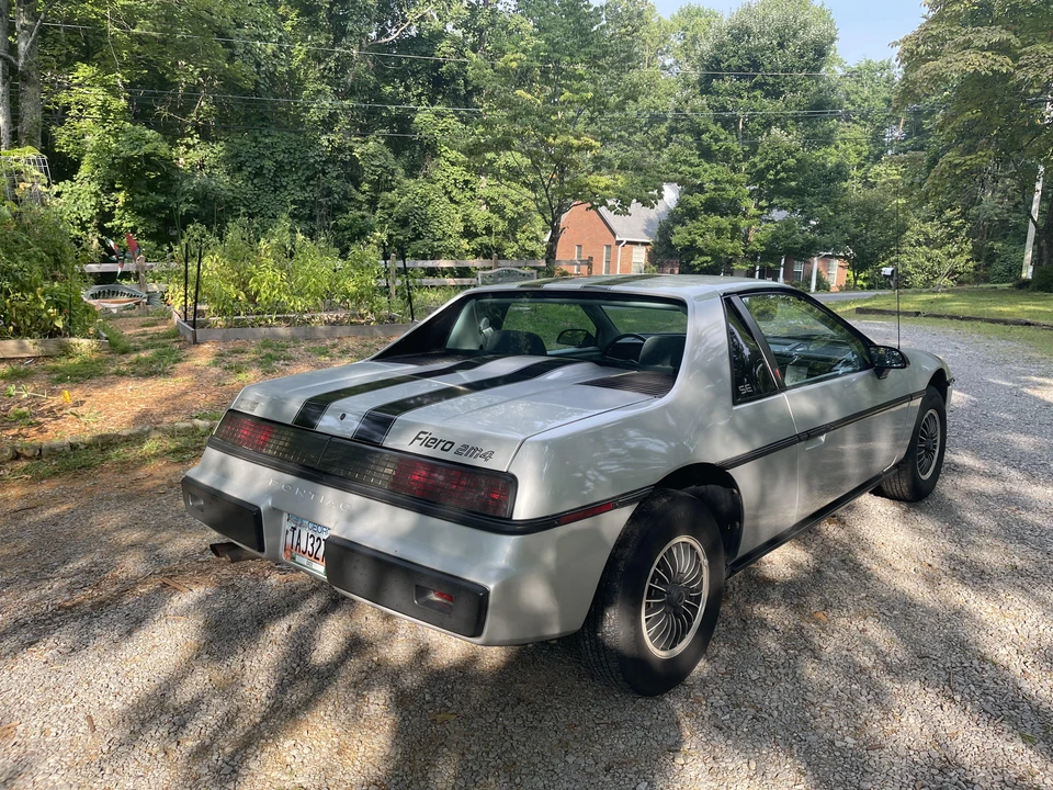 1985 Pontiac Fiero - Image 12 of 31