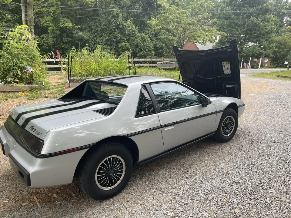 1985 Pontiac Fiero - Image 13 of 31