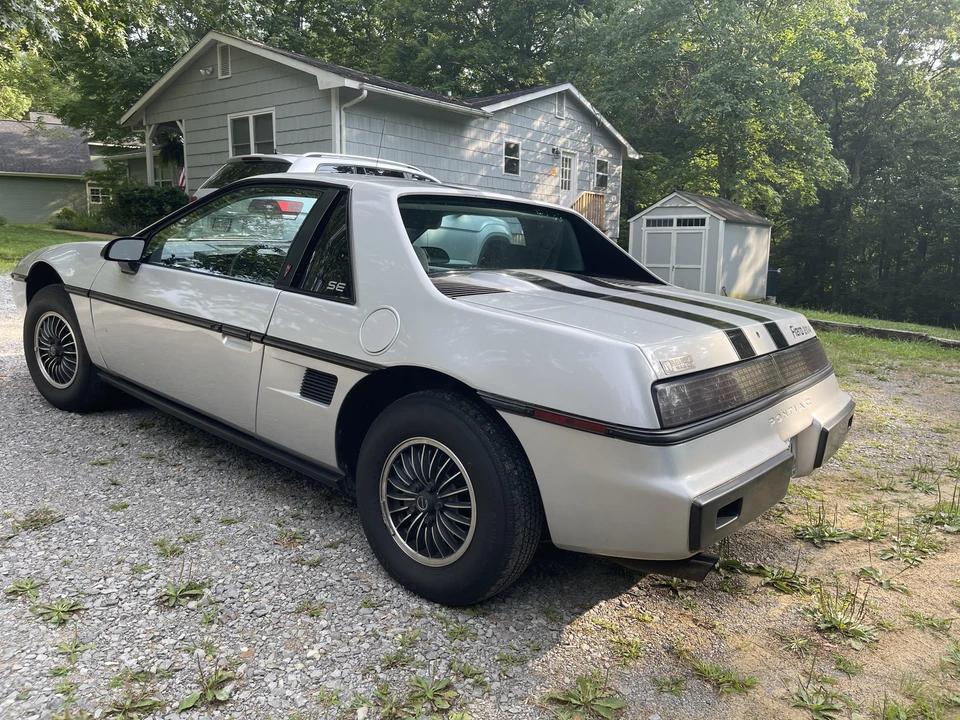 1985 Pontiac Fiero - Image 10 of 31