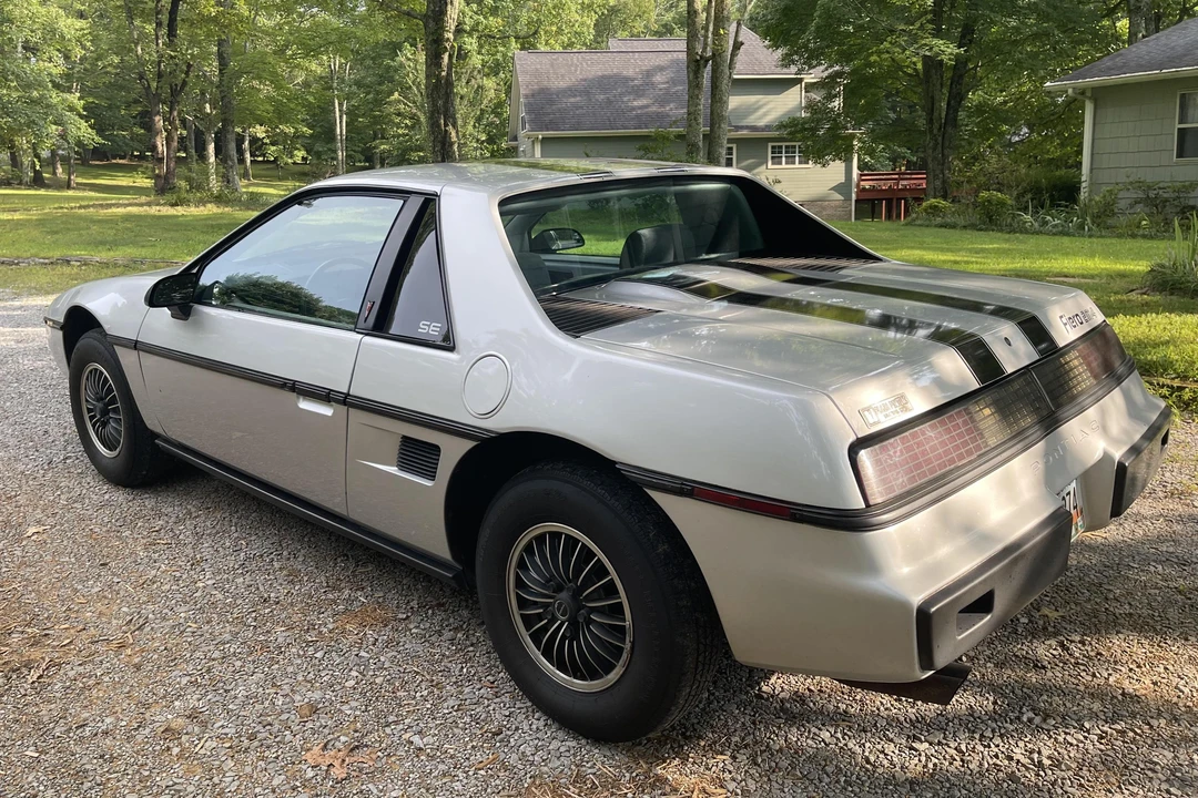 1985 Pontiac Fiero - Image 4 of 31