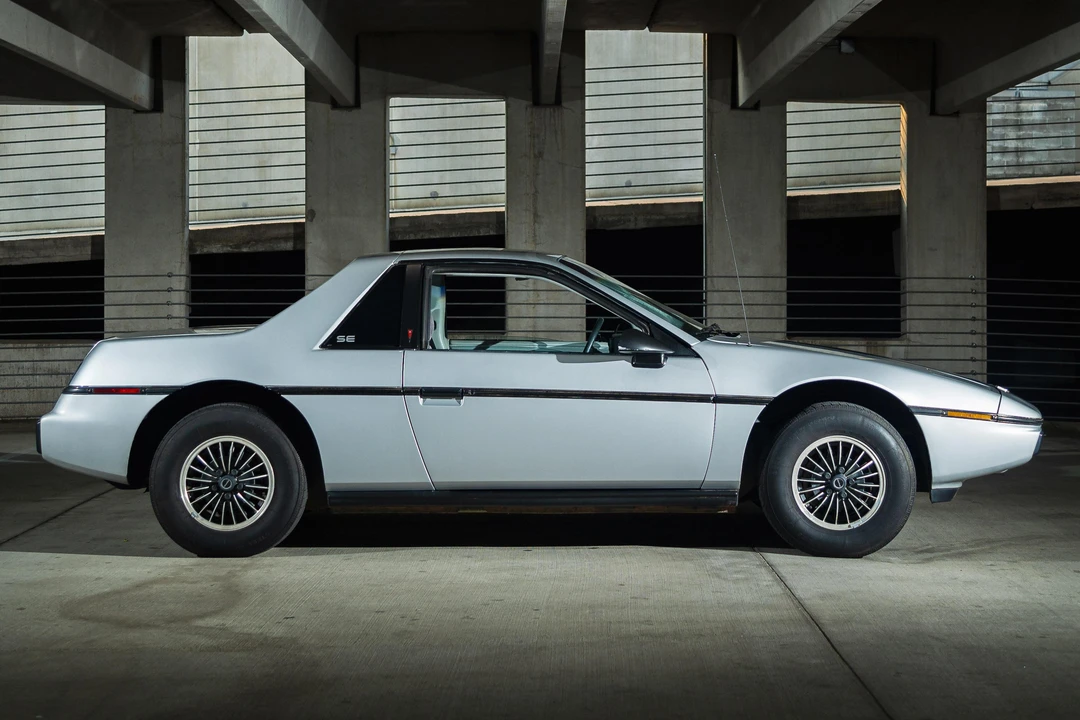 1985 Pontiac Fiero - Image 3 of 31