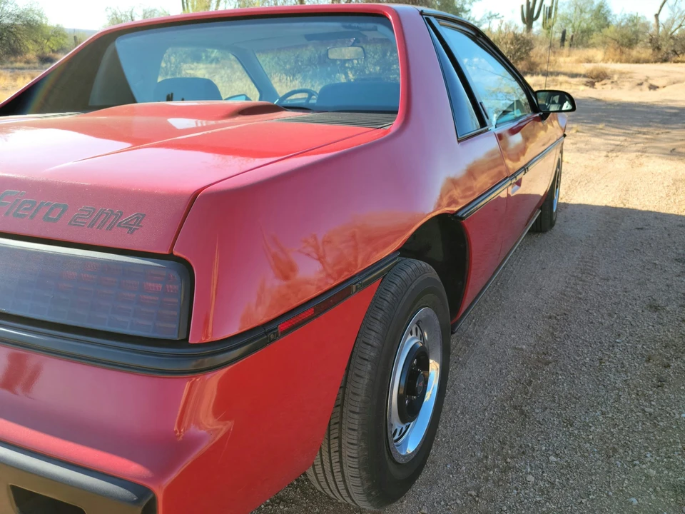 1985 Pontiac Fiero - Image 21 of 31
