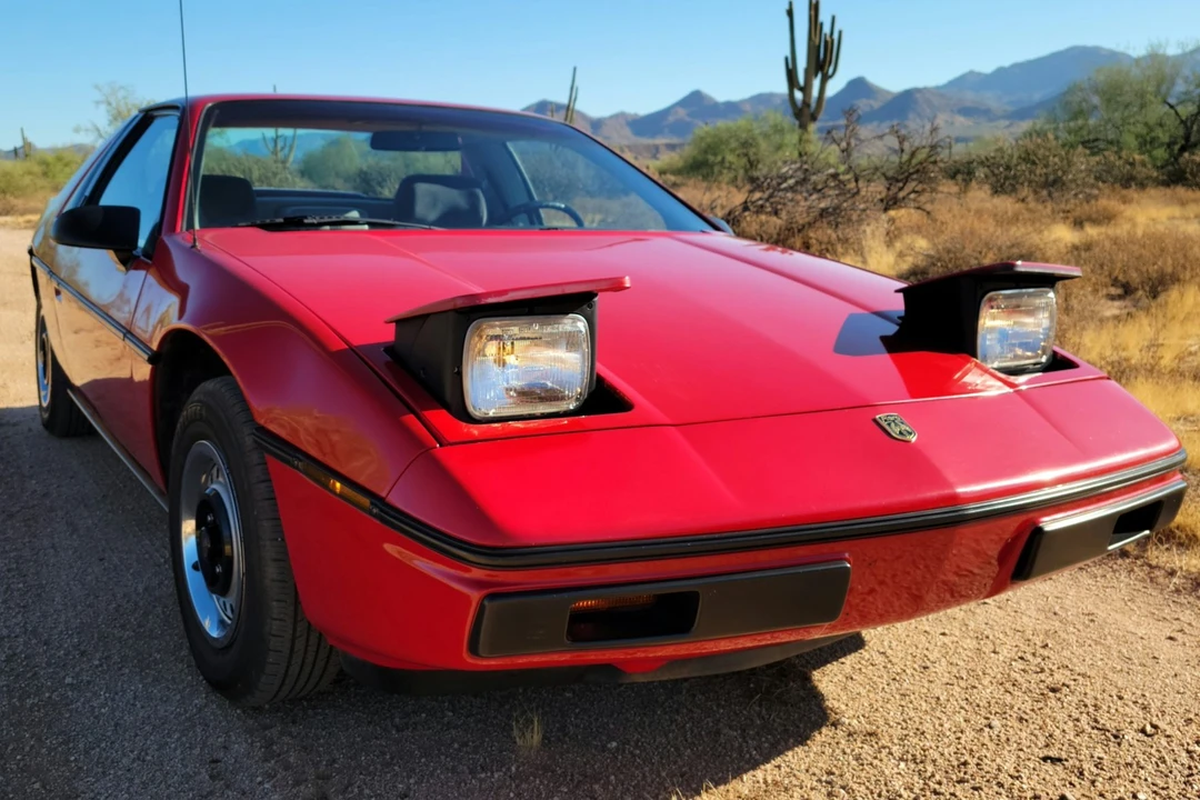 1985 Pontiac Fiero - Image 10 of 31
