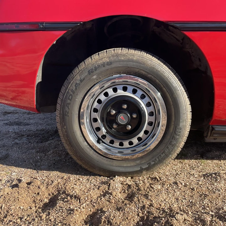 1985 Pontiac Fiero - Image 28 of 31