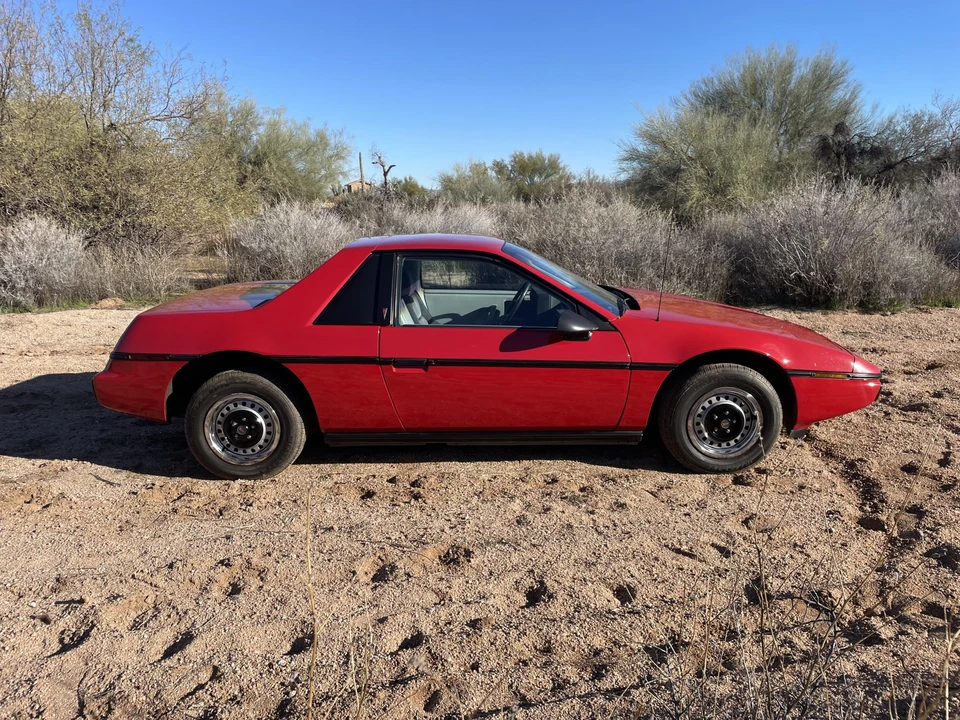 1985 Pontiac Fiero - Image 8 of 31