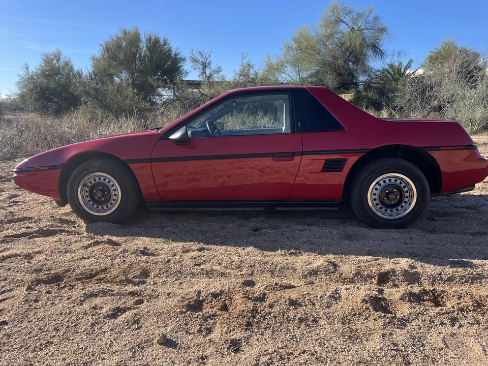 1985 Pontiac Fiero - Image 4 of 31