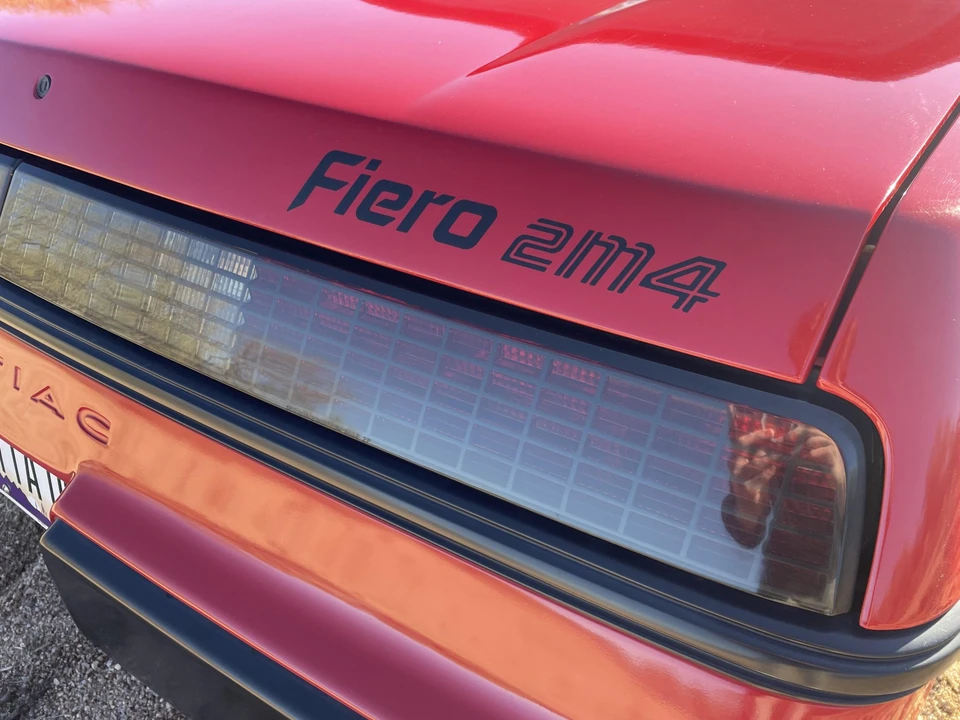 1985 Pontiac Fiero - Image 22 of 31