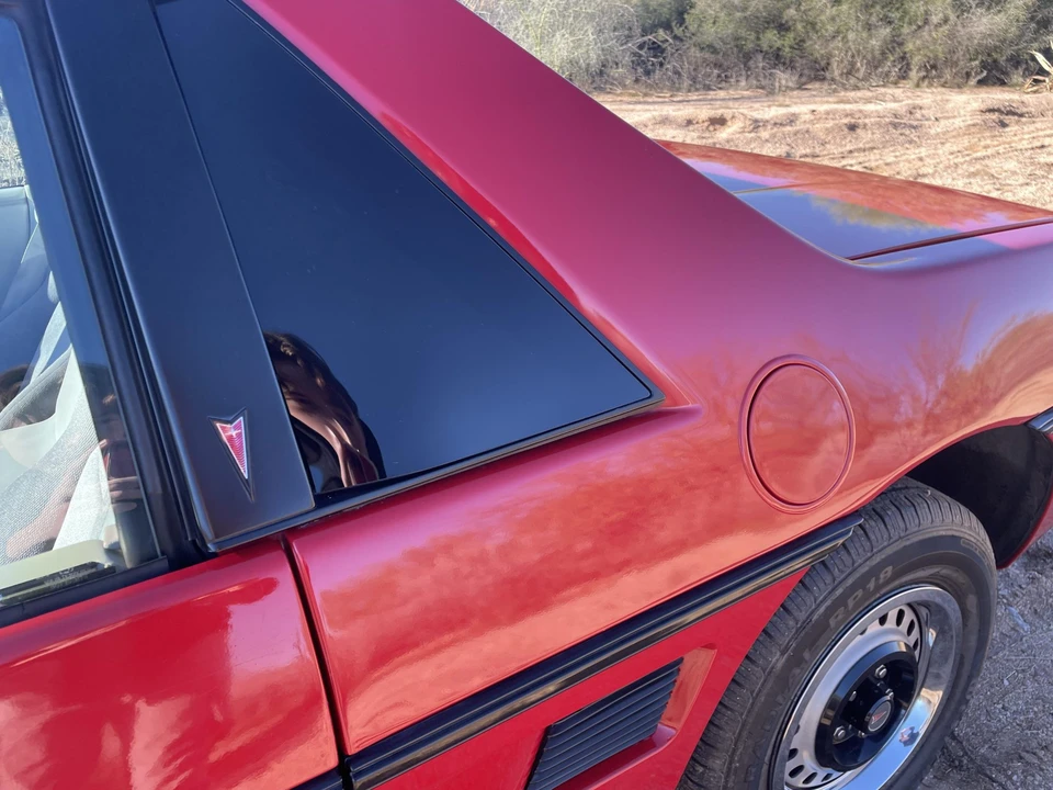 1985 Pontiac Fiero - Image 17 of 31