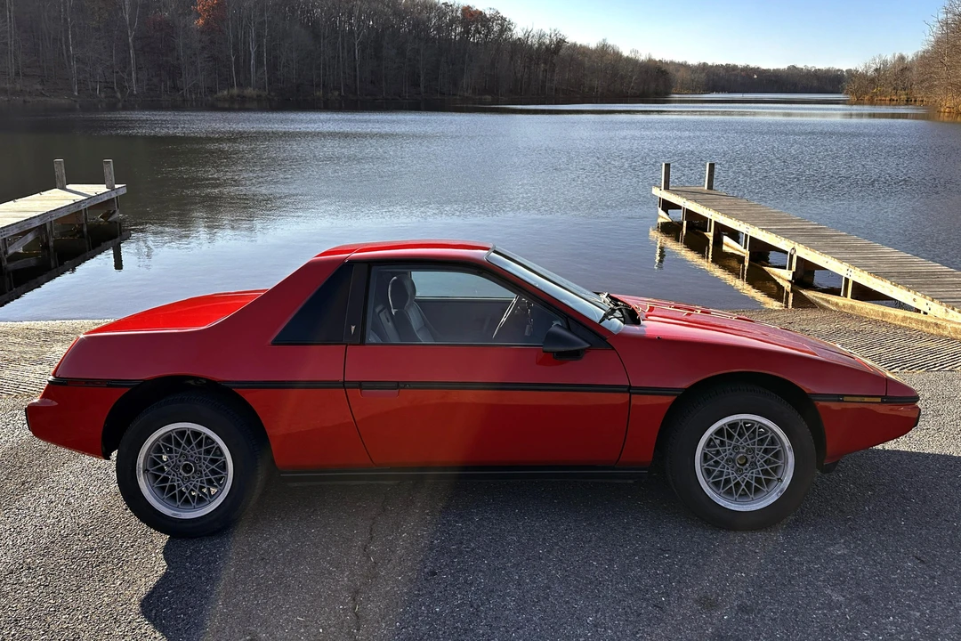 1985 Pontiac Fiero - Image 3 of 18