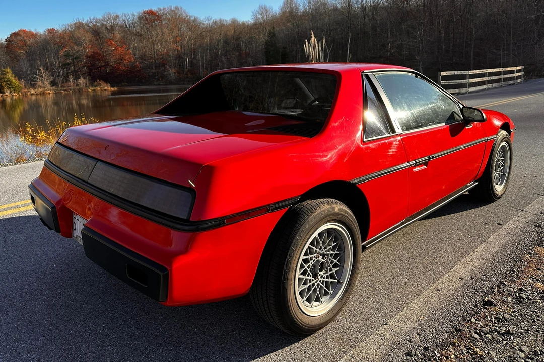 1985 Pontiac Fiero - Image 4 of 18