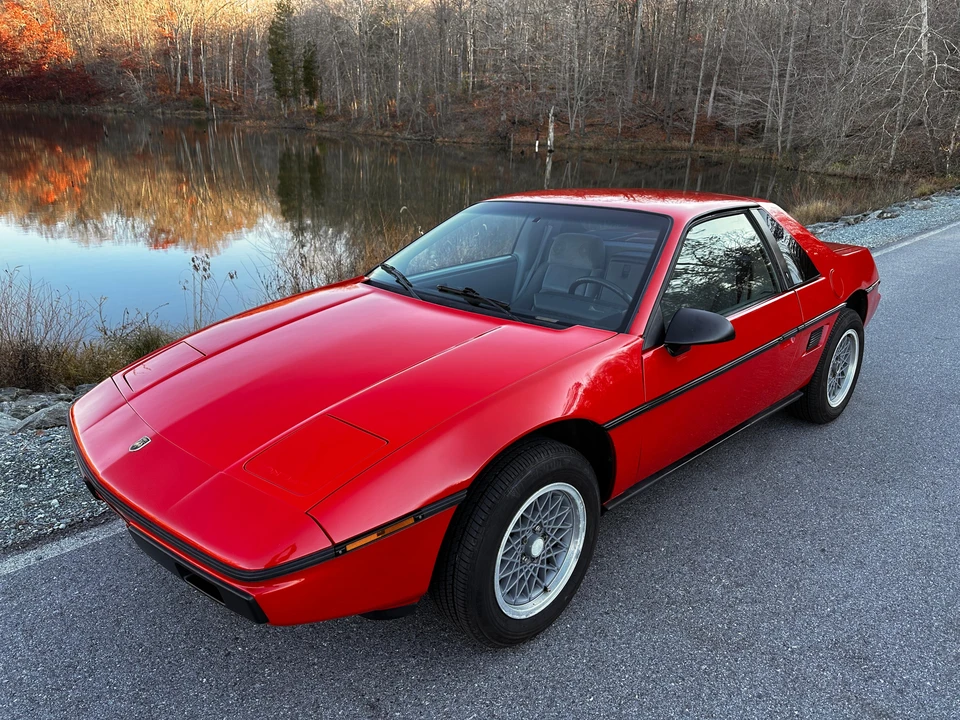 1985 Pontiac Fiero - Image 11 of 18
