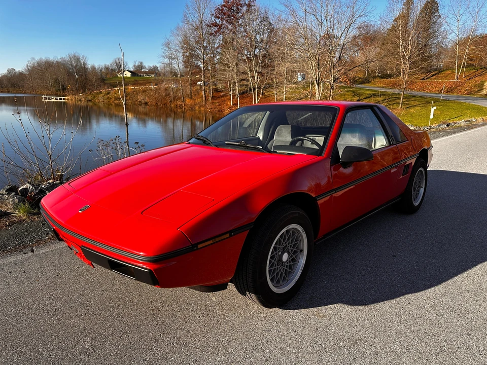 1985 Pontiac Fiero - Image 12 of 18
