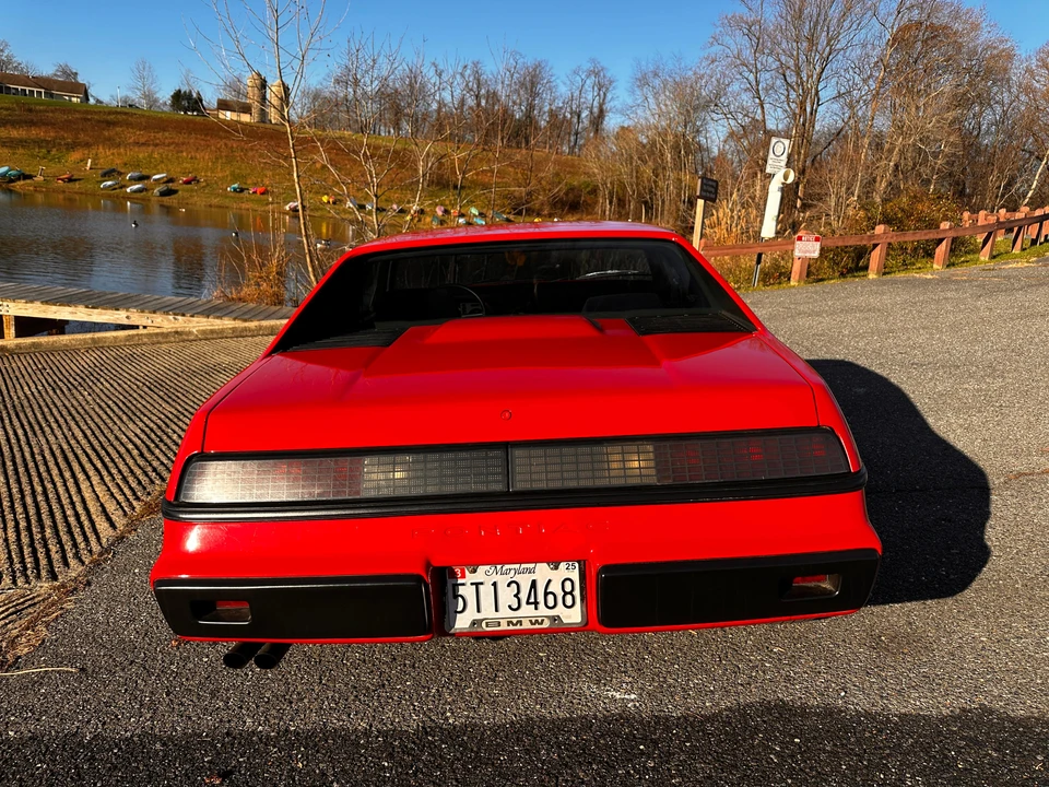 1985 Pontiac Fiero - Image 16 of 18