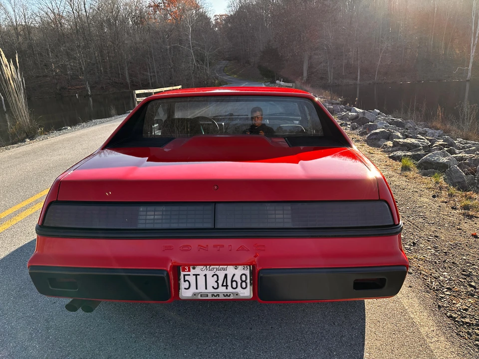 1985 Pontiac Fiero - Image 17 of 18