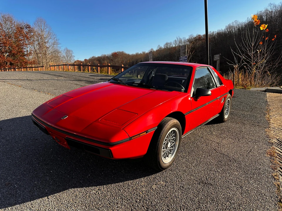 1985 Pontiac Fiero - Image 10 of 18