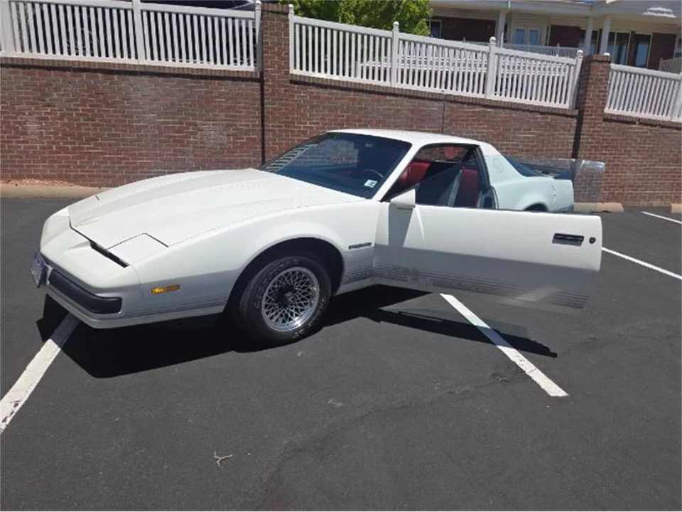 1985 Pontiac Firebird 3rd Gen - Image 3 of 10