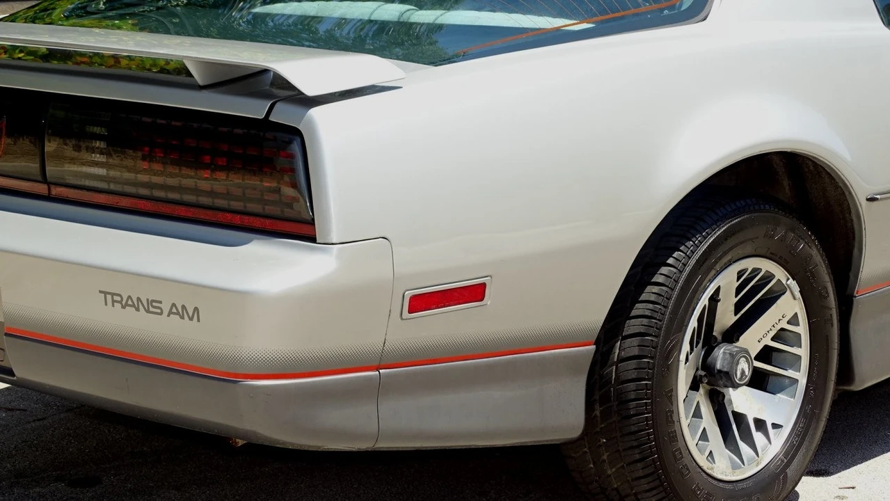 1985 Pontiac Firebird Trans Am 3rd Gen - Image 10 of 21