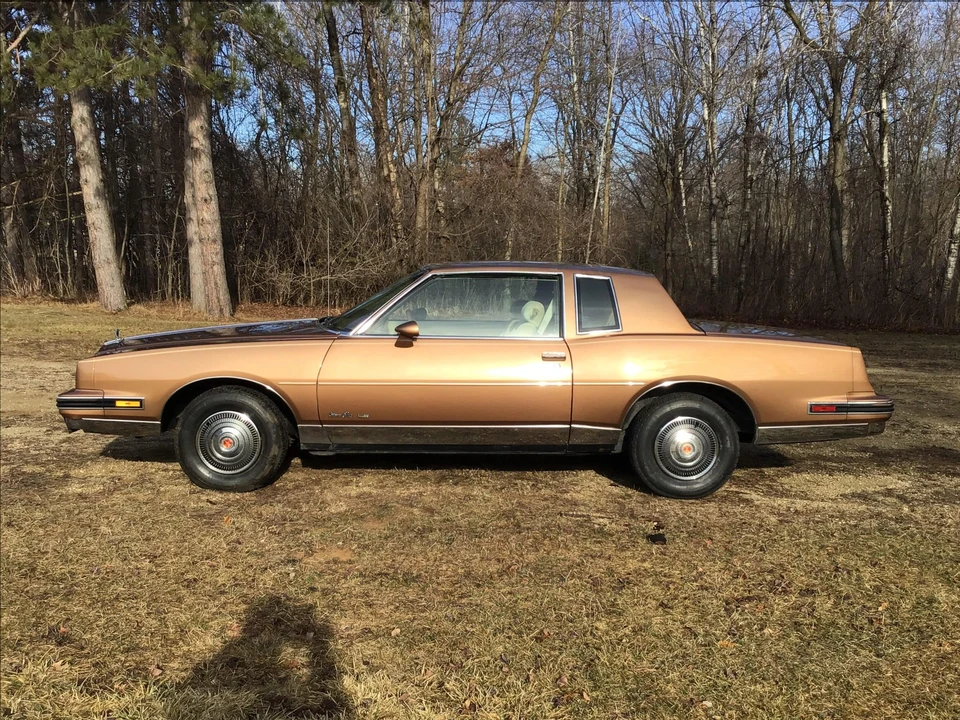 1985 Pontiac Grand Prix 3rd+ Gen - Image 9 of 31