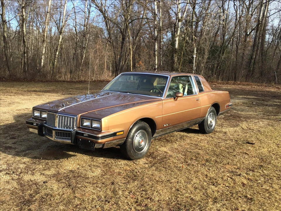 1985 Pontiac Grand Prix 3rd+ Gen - Image 2 of 31