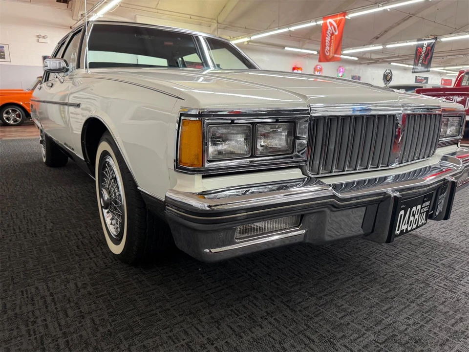 1985 Pontiac Parisienne - Image 7 of 31