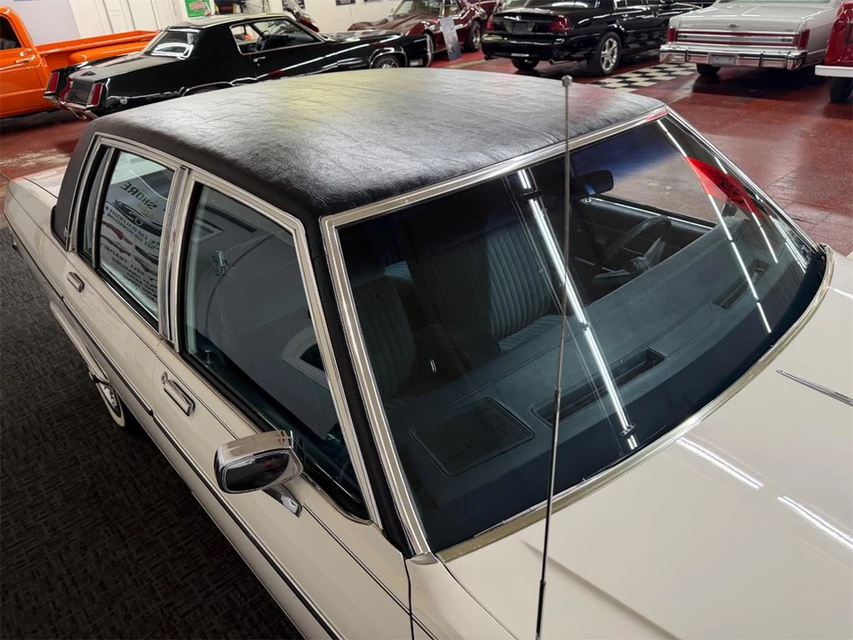 1985 Pontiac Parisienne - Image 10 of 31