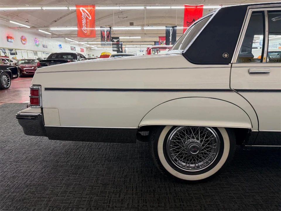 1985 Pontiac Parisienne - Image 23 of 31