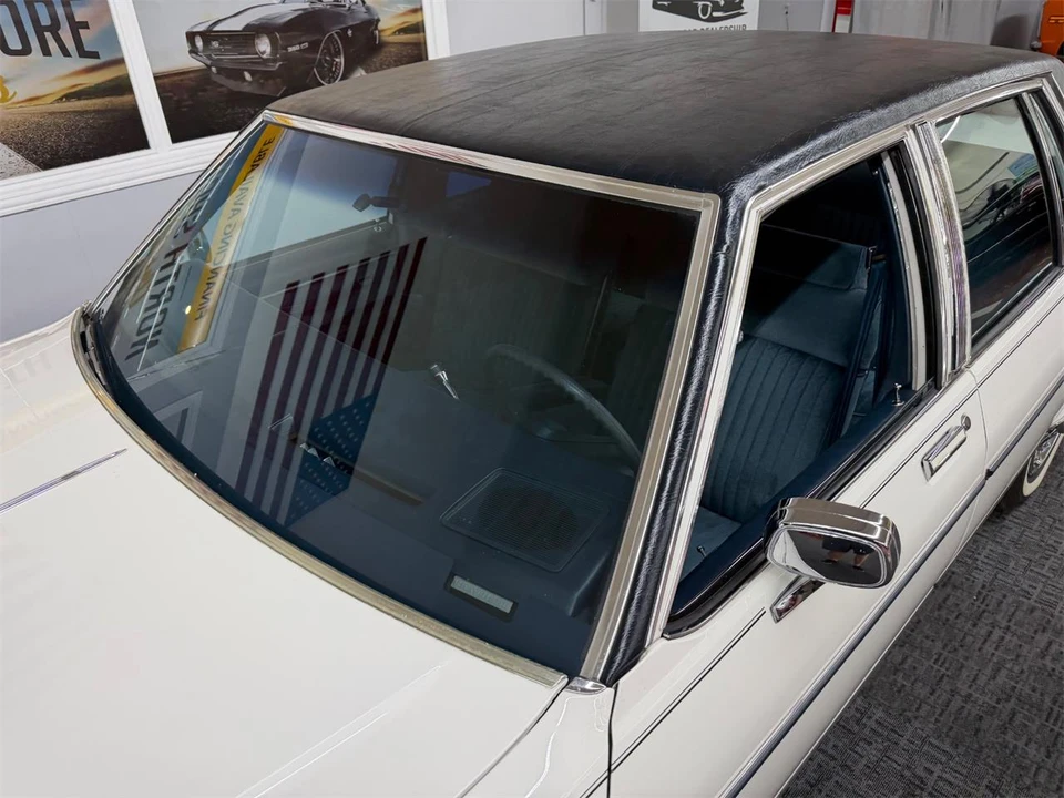 1985 Pontiac Parisienne - Image 11 of 31
