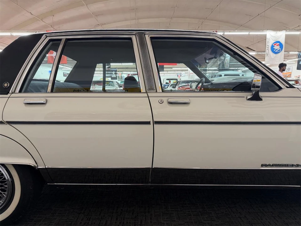 1985 Pontiac Parisienne - Image 24 of 31