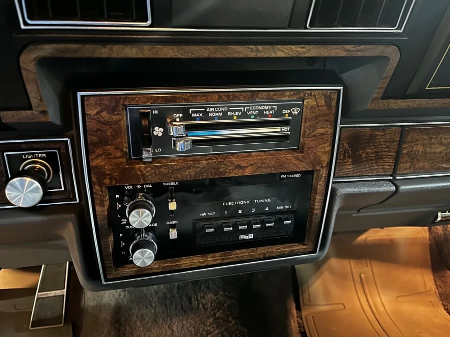 1985 Pontiac Parisienne - Image 8 of 24