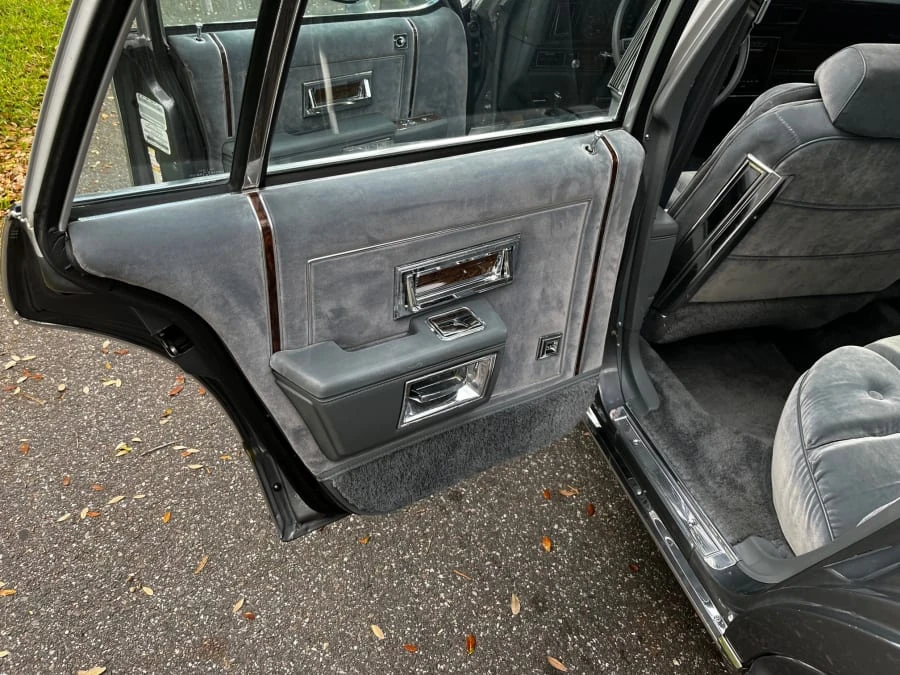 1985 Pontiac Parisienne - Image 12 of 24