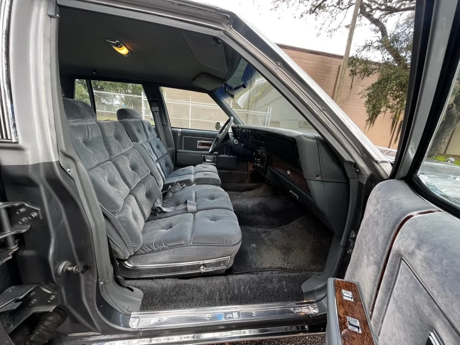 1985 Pontiac Parisienne - Image 10 of 24