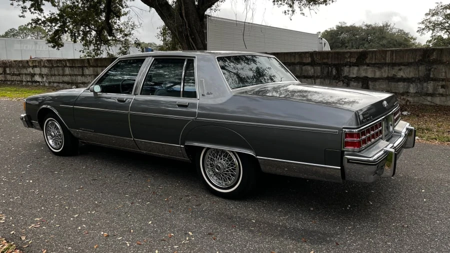 1985 Pontiac Parisienne - Image 2 of 24