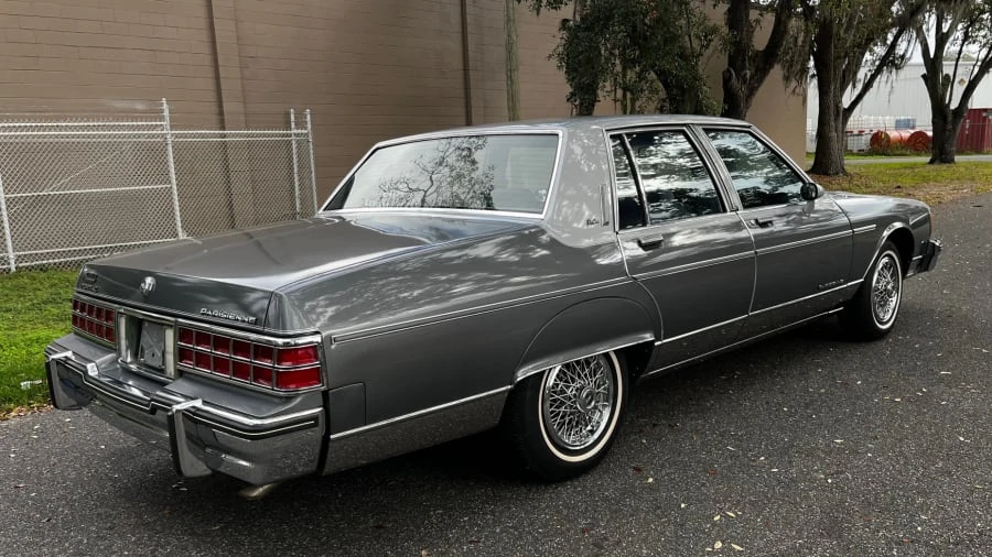 1985 Pontiac Parisienne - Image 23 of 24