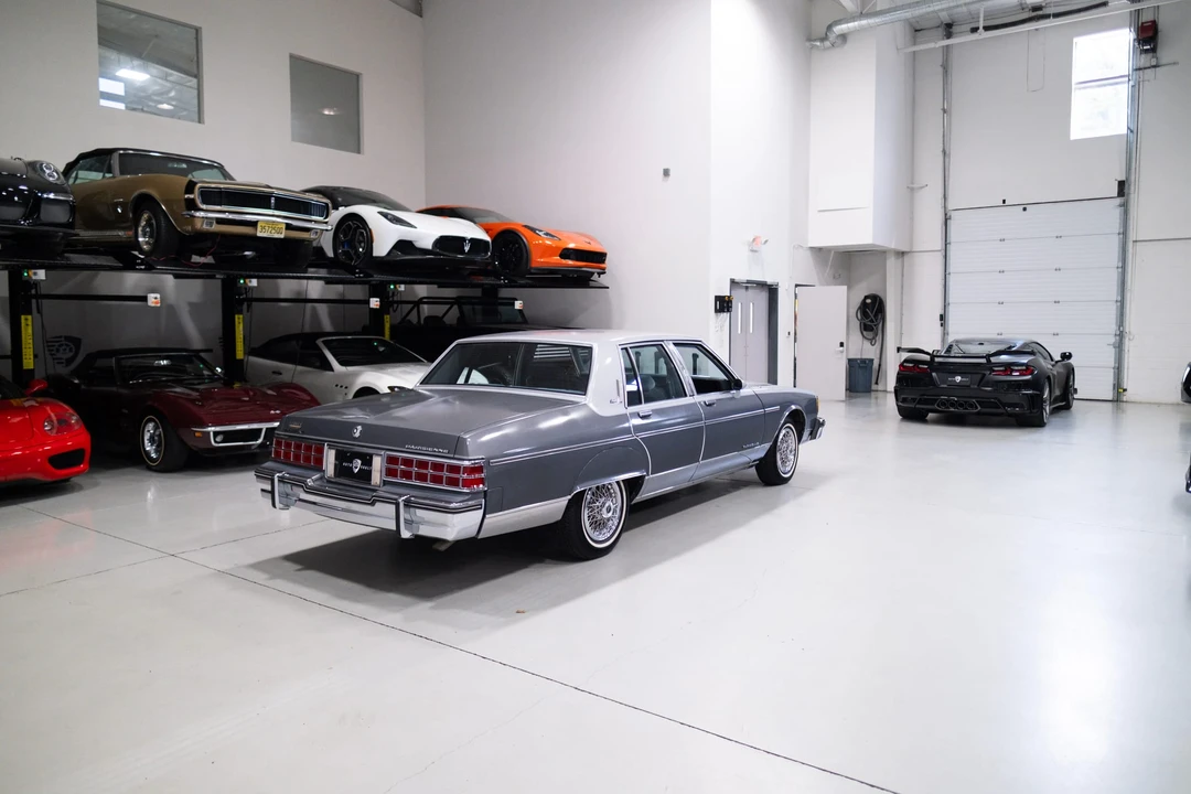 1985 Pontiac Parisienne - Image 25 of 31