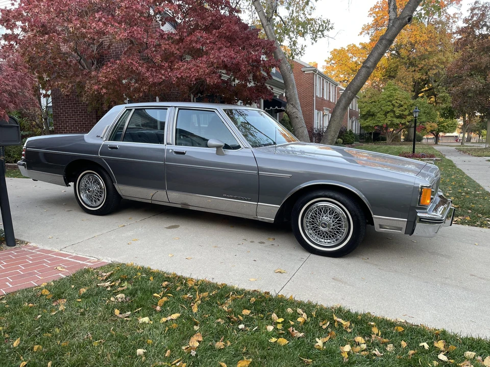 1985 Pontiac Parisienne - Image 8 of 31